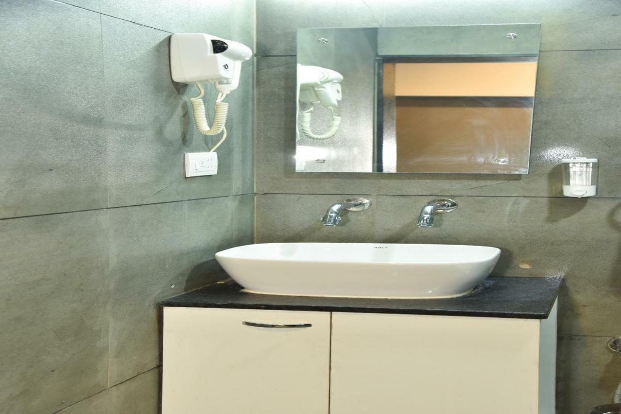 מייזור Silver Oak Hotel מראה חיצוני תמונה